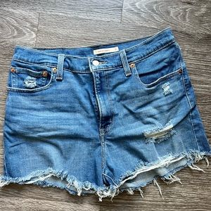 Women Levi jean shorts